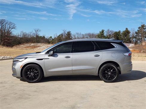 Used 2023 Buick Enclave Avenir w/ Avenir Technology Package image 5