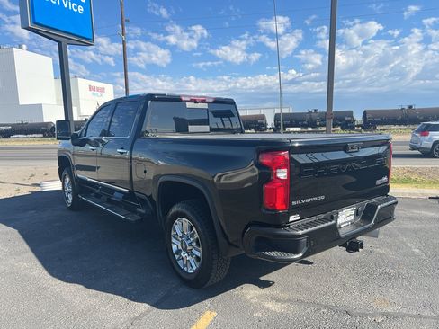 Used 2024 Chevrolet Silverado 2500 High Country w/ High Country Premium Package AWD/4WD image 7