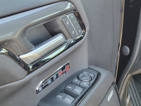 Used 2023 GMC Sierra 1500 AT4 w/ AT4 Premium Package AWD/4WD image 7
