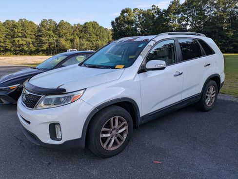 Used 2015 Kia Sorento LX FWD image 2