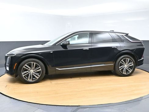 Used 2024 Cadillac Lyriq Luxury AWD/4WD image 6