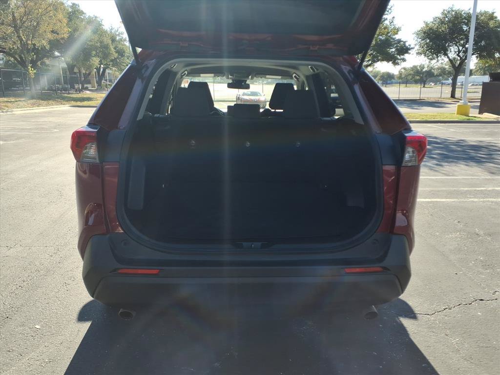 Used 2021 Toyota RAV4 LE FWD image 16