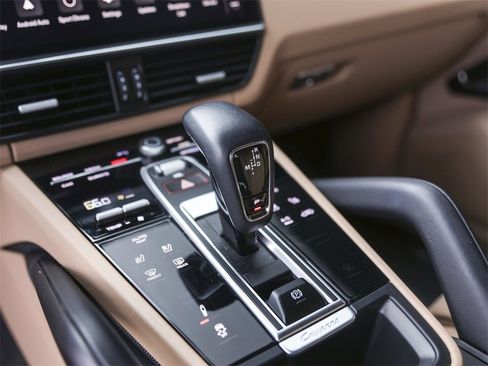 Certified 2023 Porsche Cayenne Coupe image 27