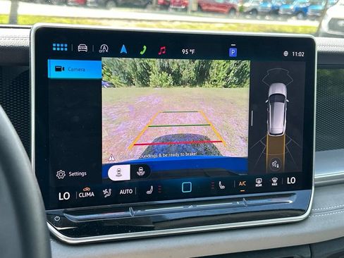 Certified 2025 Volkswagen Tiguan SE w/ Panoramic Sunroof Package AWD/4WD image 36