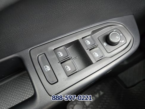 New 2026 Volkswagen Taos SE image 23