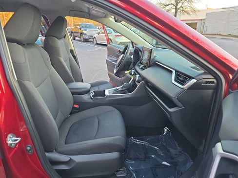Certified 2022 Toyota RAV4 LE image 10