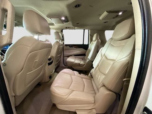 Used 2019 Cadillac Escalade ESV Luxury image 27
