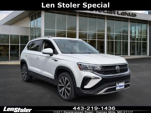 Used 2024 Volkswagen Taos SE FWD image 1