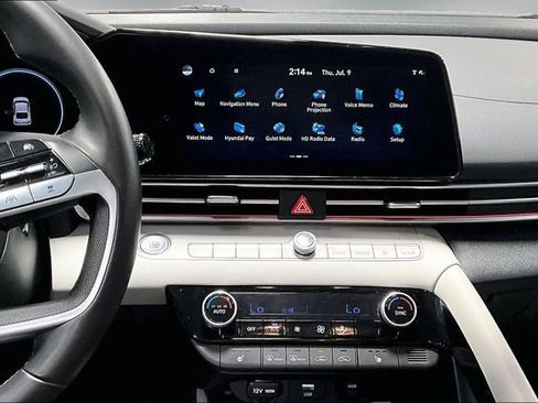 Used 2025 Hyundai Elantra Limited FWD image 11