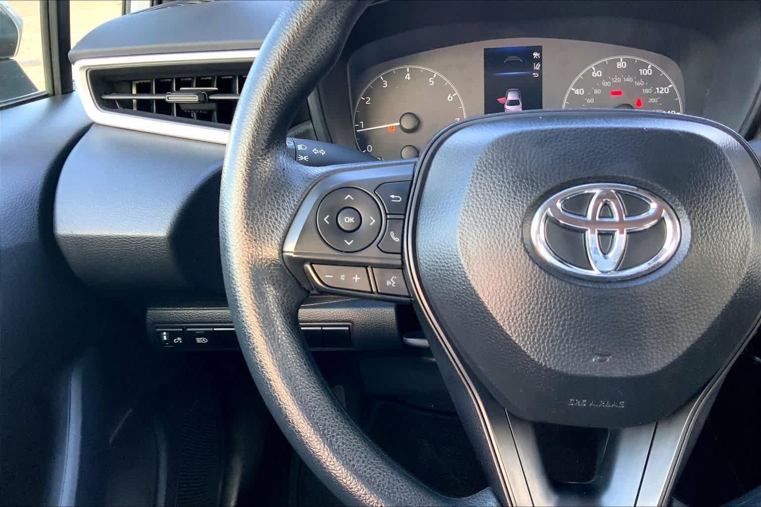 Used 2025 Toyota Corolla LE FWD image 23
