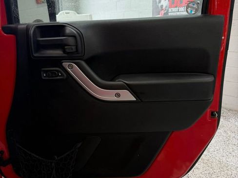 Used 2016 Jeep Wrangler Unlimited Sahara w/ Dual Top Group image 17