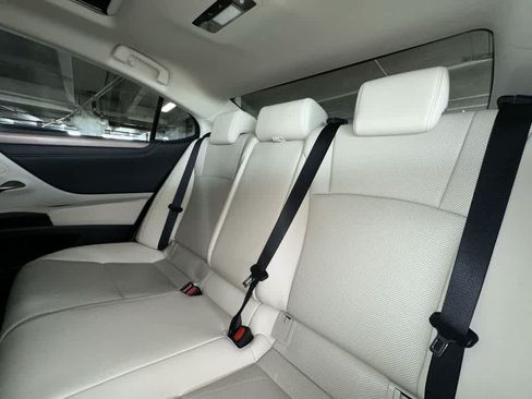 Used 2025 Lexus ES 350 w/ Premium Package FWD image 22