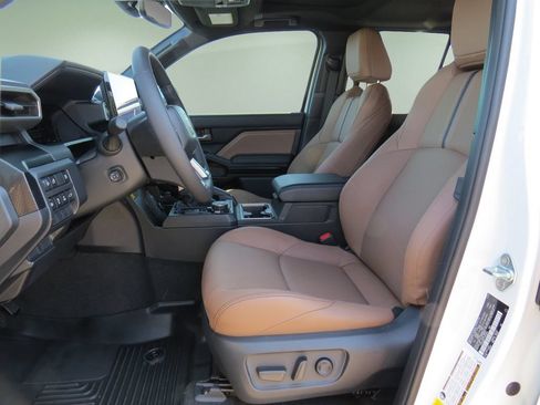 Used 2026 Toyota 4Runner Limited AWD/4WD image 17