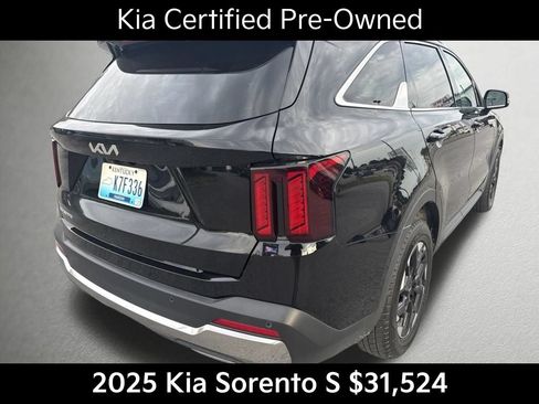 Certified 2025 Kia Sorento S FWD image 4