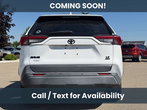 Used 2021 Toyota RAV4 LE w/ Carpet Mat Package (TMS) AWD/4WD image 4