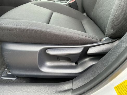 Used 2025 Toyota Corolla LE image 19