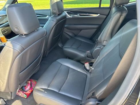 Used 2022 Cadillac XT6 Premium Luxury w/ Technology Package image 9