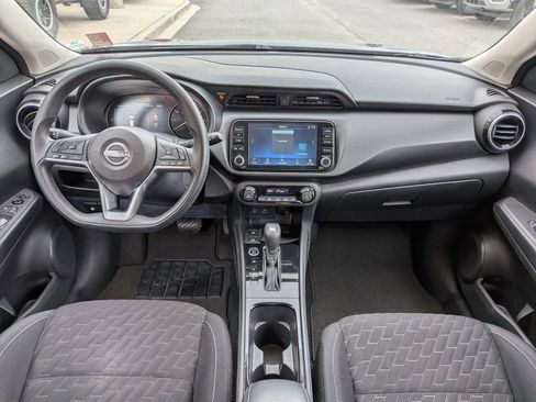 Used 2022 Nissan Kicks SV image 10