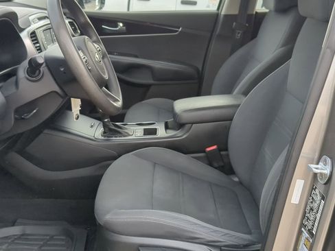Used 2017 Kia Sorento LX image 17
