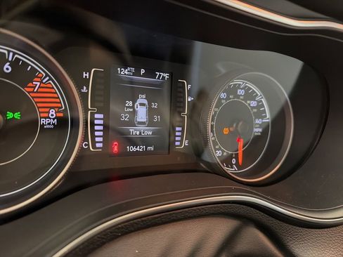 Used 2020 Jeep Cherokee Latitude Plus AWD/4WD image 3