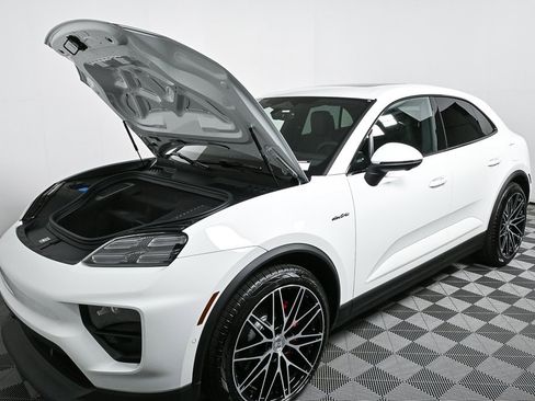 New 2025 Porsche Macan 4S Electric image 39