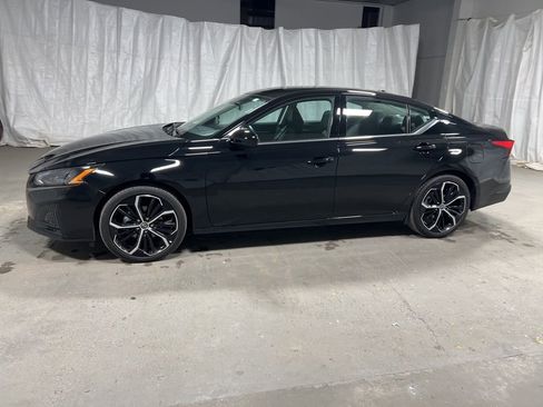 Used 2025 Nissan Altima 2.5 SR image 4