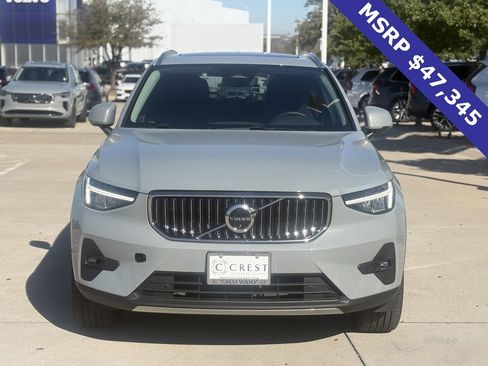 Certified 2025 Volvo XC40 B5 Plus image 3