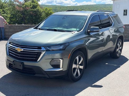 Used 2023 Chevrolet Traverse LT w/ LT Premium Package AWD/4WD image 1