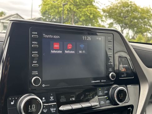 Used 2022 Toyota Highlander XLE AWD/4WD image 20