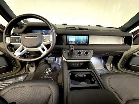 Used 2023 Land Rover Defender 90 S image 12