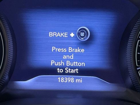 Used 2022 Jeep Cherokee Trailhawk image 6