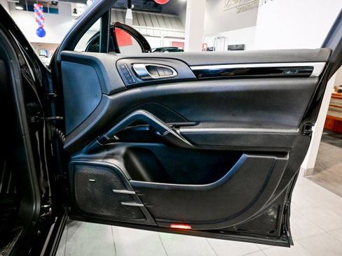 Used 2016 Porsche Cayenne image 27