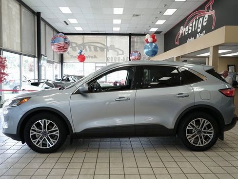 Used 2022 Ford Escape SEL w/ Technology Package image 3