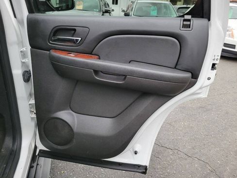 Used 2014 GMC Yukon SLT AWD/4WD image 32