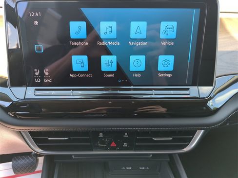 New 2026 Volkswagen Atlas SE image 30