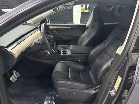 Used 2023 Tesla Model Y Performance image 10