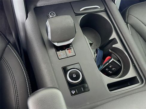 Certified 2024 Land Rover Discovery S AWD/4WD image 19
