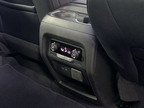 Used 2024 Chevrolet Traverse LT w/ Trailering Package FWD image 27