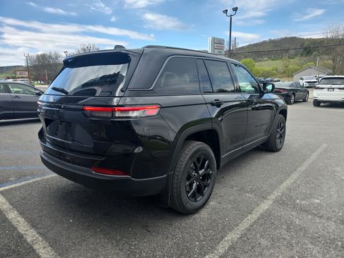 New 2026 Jeep Grand Cherokee Altitude AWD/4WD image 3