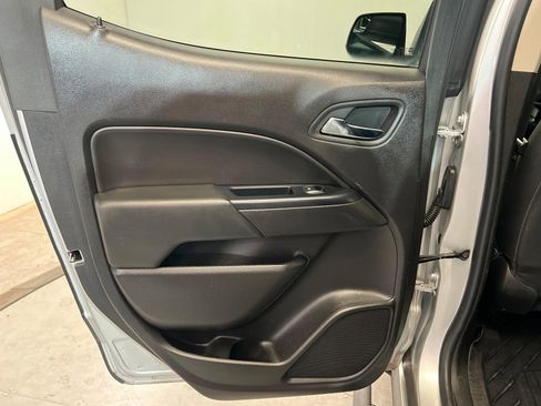 Used 2017 Chevrolet Colorado LT w/ LT Convenience Package RWD image 19