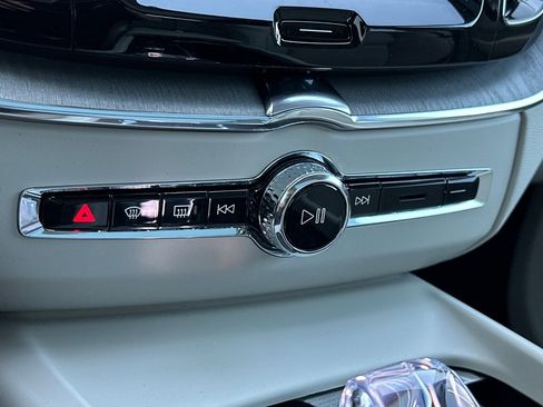 Used 2025 Volvo XC60 B5 Ultra w/ Protection Package Premier image 20