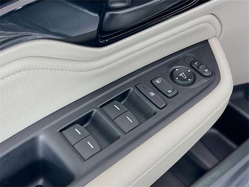 Used 2025 Honda Odyssey Touring image 16