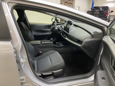 Used 2025 Toyota Prius LE image 14