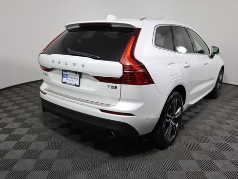 Used 2018 Volvo XC60 T5 Momentum w/ Vision Package AWD/4WD image 5