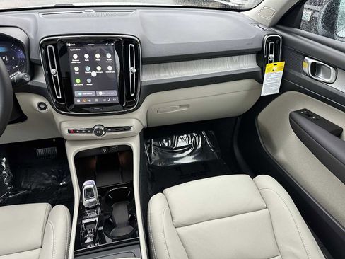 New 2026 Volvo XC40 B5 Plus w/ Protection Package Premier image 18