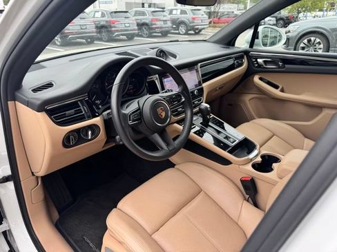 Used 2025 Porsche Macan AWD/4WD image 14