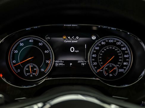 Used 2019 Bentley Bentayga image 74