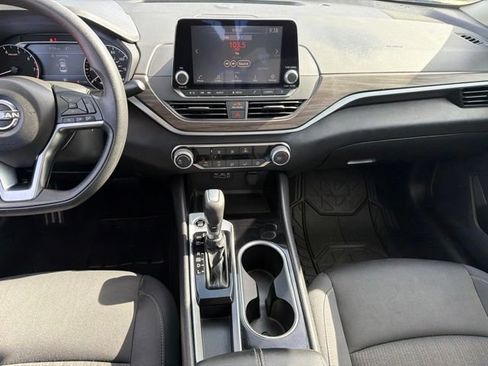 Used 2024 Nissan Altima 2.5 SV FWD image 17