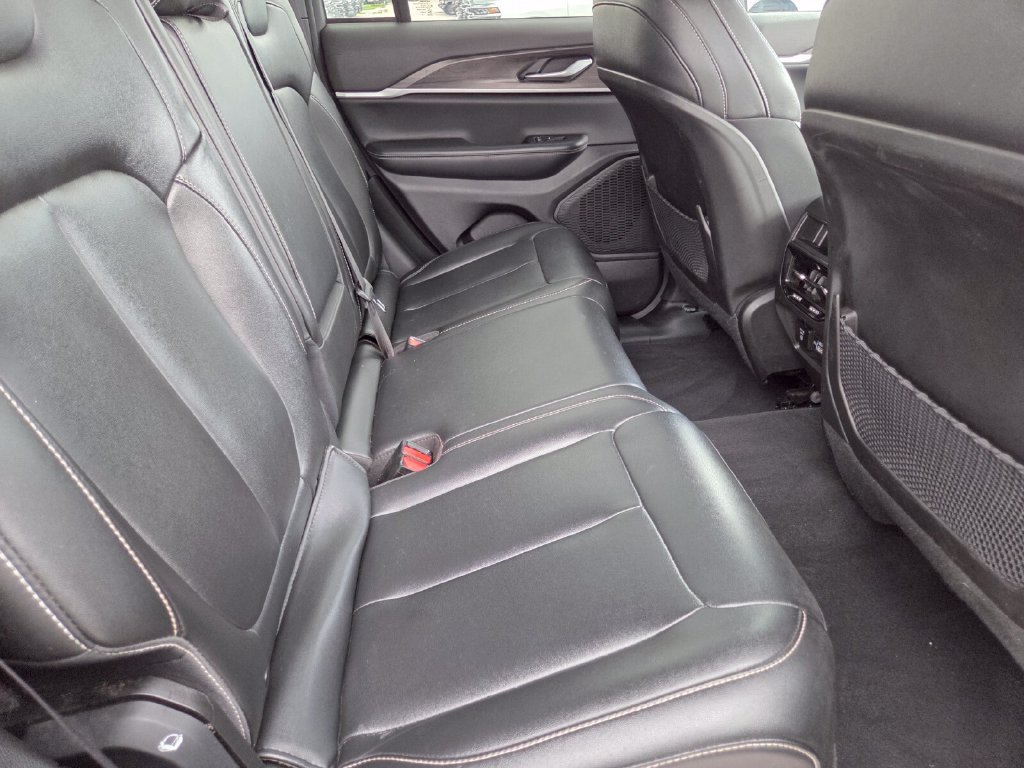 Used 2024 Jeep Grand Cherokee Limited AWD/4WD image 18