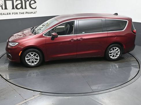 Used 2023 Chrysler Pacifica Touring-L FWD image 60